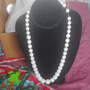 Salone Monet Classic White Beaded Necklace